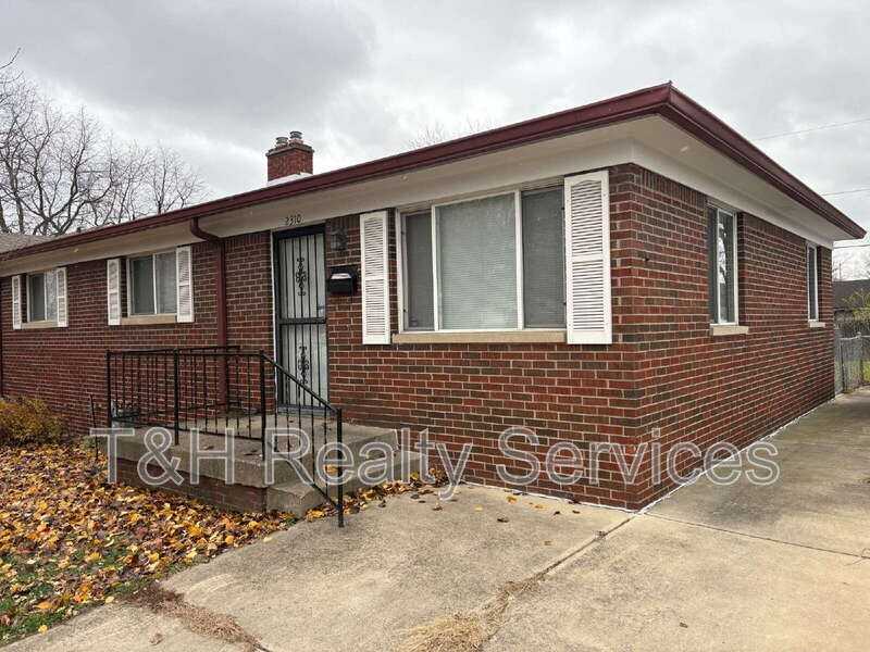 2310 S Keystone Ave - Photo 3 of 20