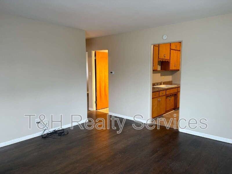 2310 S Keystone Ave - Photo 6 of 20