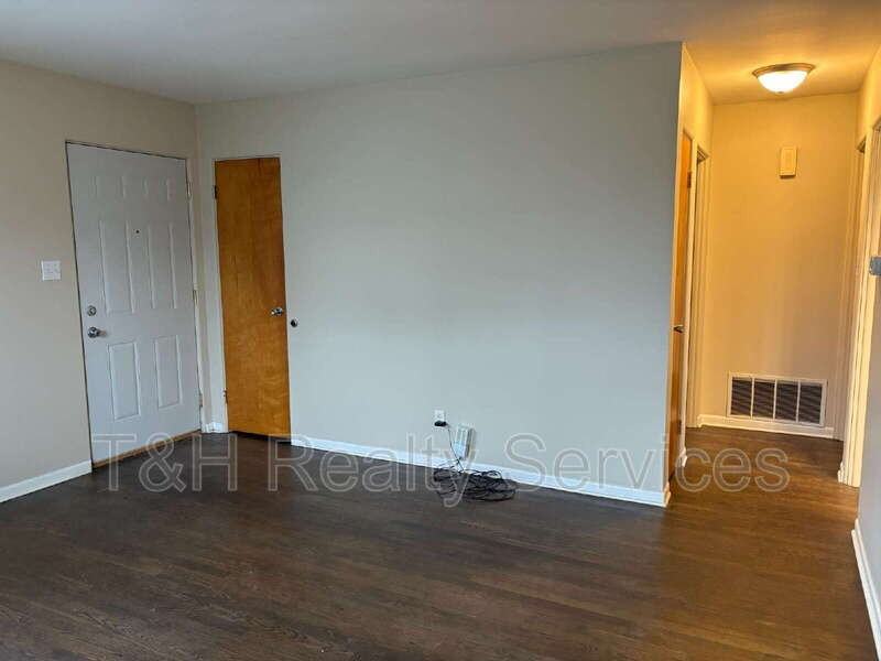 2310 S Keystone Ave - Photo 7 of 20