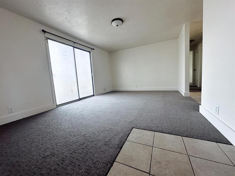 305 Se #102 - Photo 2 of 9