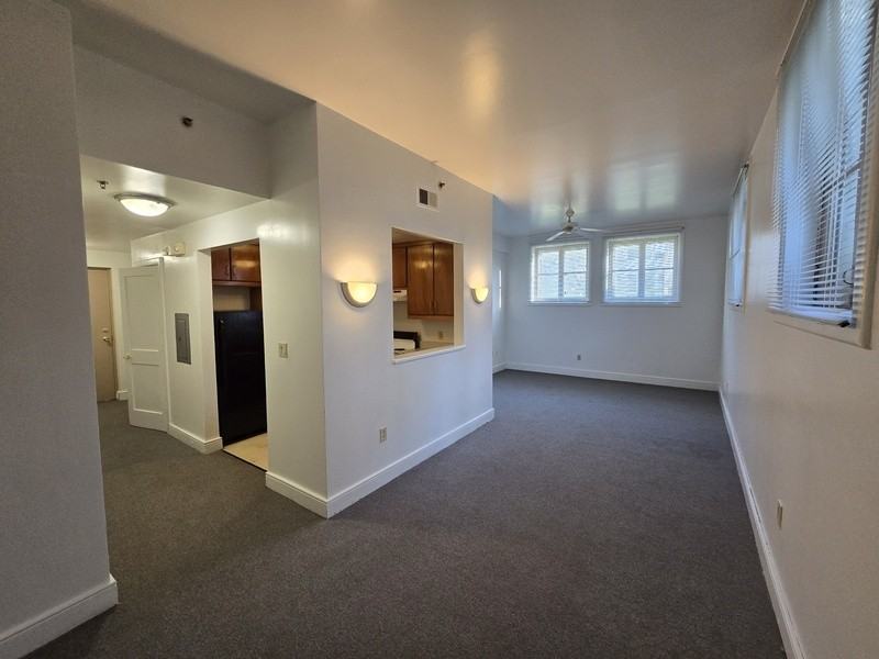 633 W Washington St #10 - Photo 2 of 16