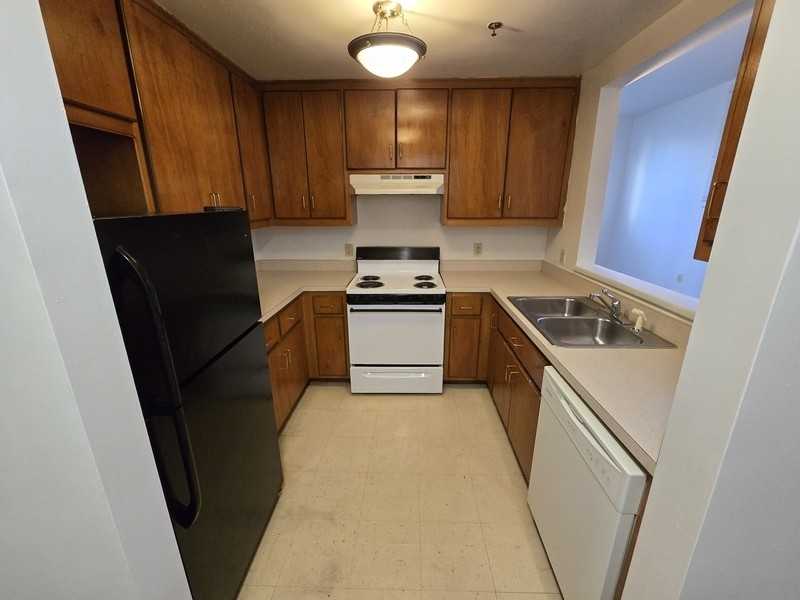 633 W Washington St #10 - Photo 5 of 16
