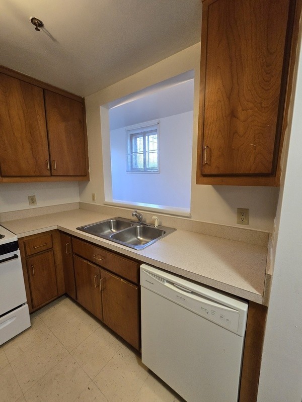 633 W Washington St #10 - Photo 6 of 16