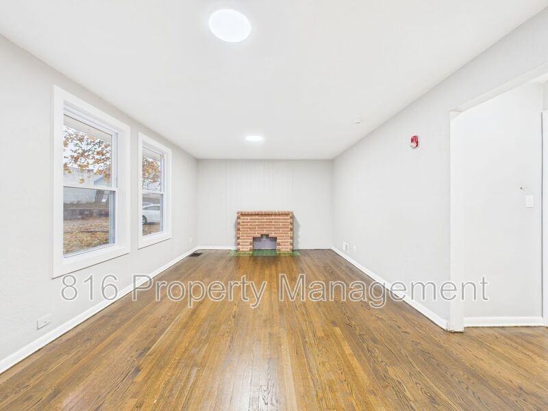 7560 Prospect Ave - Photo 3 of 42