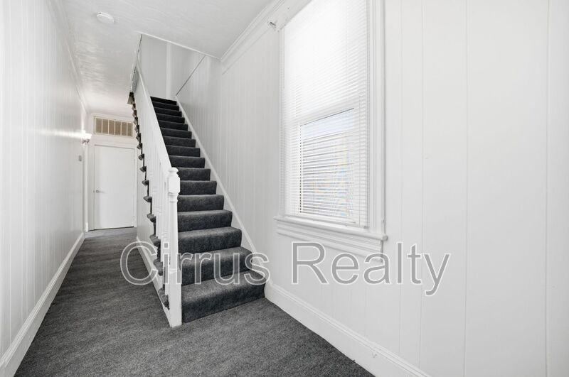 1027 27th St - Photo 3 of 16