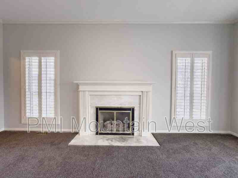 1123 Southeast - Photo 6 of 50