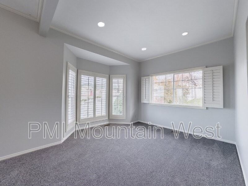 1123 Southeast - Photo 7 of 50