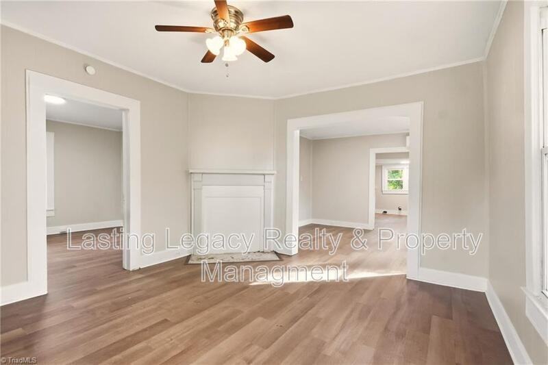 2051 Bloomfield Dr - Photo 4 of 22