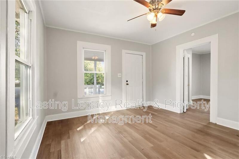 2051 Bloomfield Dr - Photo 6 of 22