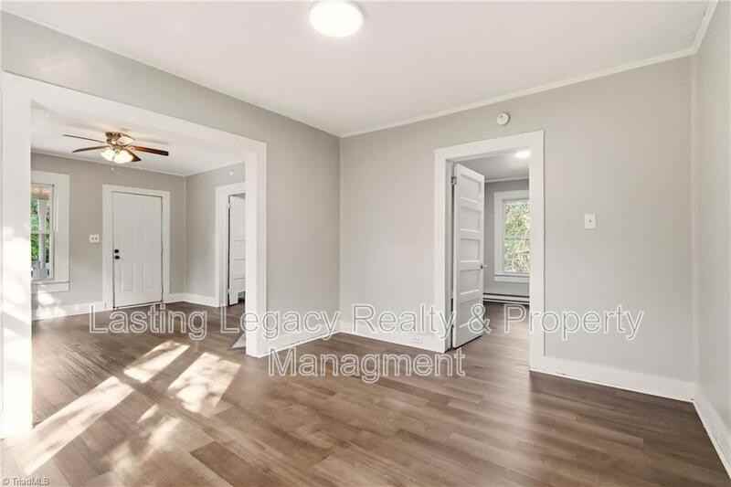 2051 Bloomfield Dr - Photo 7 of 22