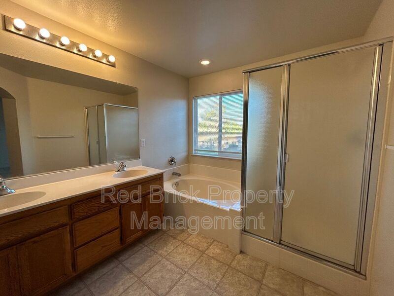 1497 Pleasant Ct - Photo 4 of 10