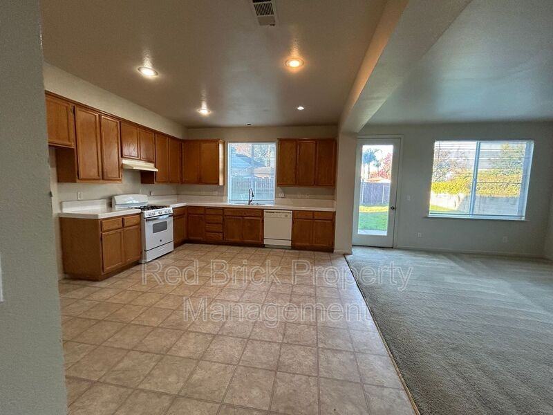 1497 Pleasant Ct - Photo 7 of 10