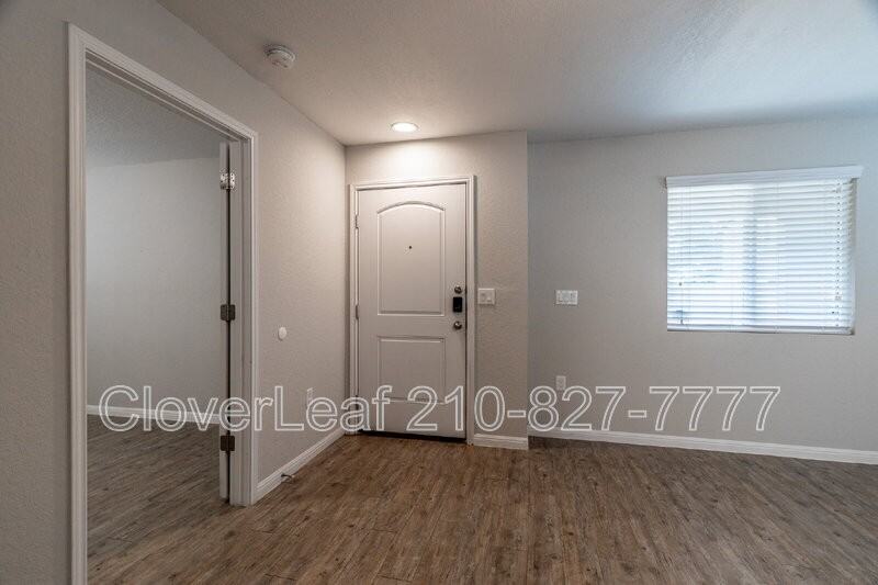 10414 Legacy Hill - Photo 5 of 39