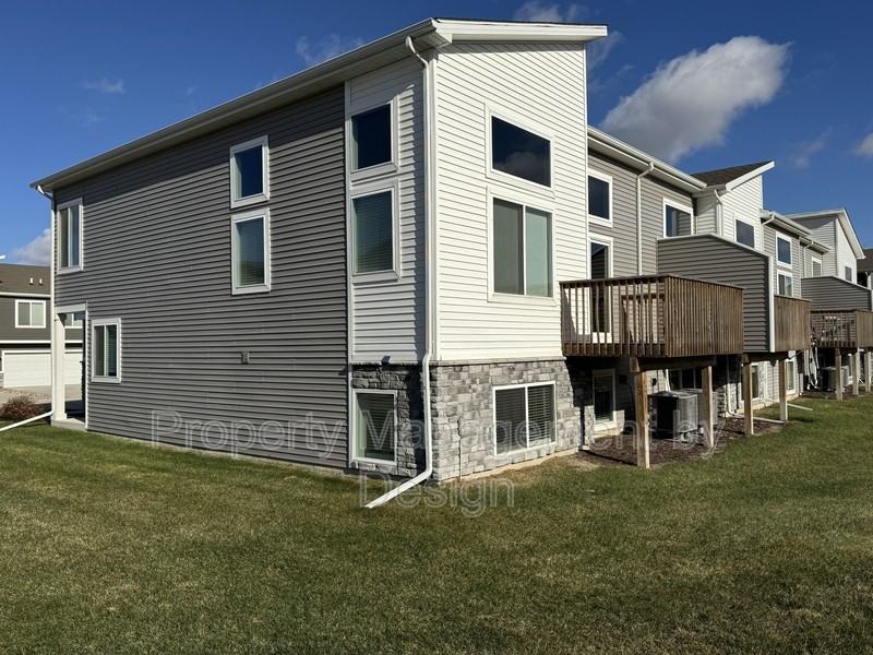 9788 Crestview Dr - Photo 4 of 26