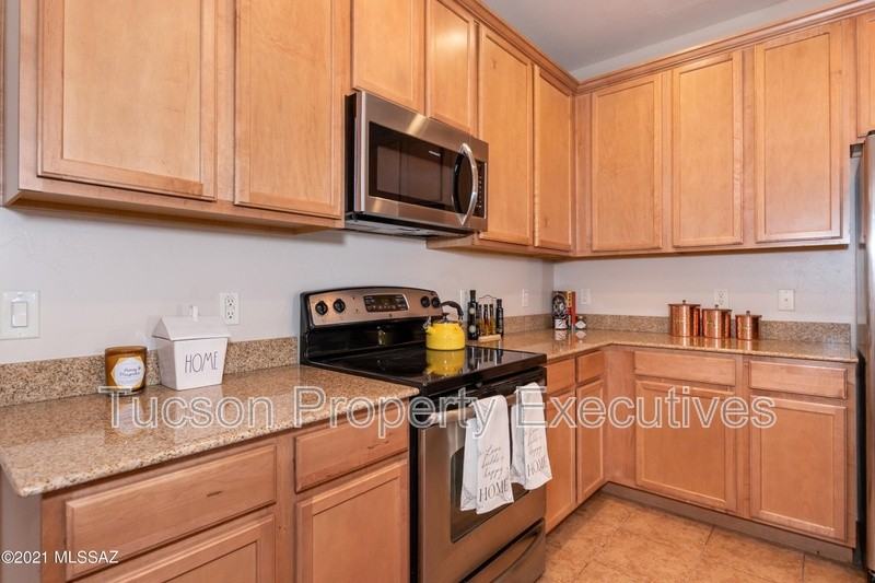 2442 E Emerald Moon Dr - Photo 5 of 34