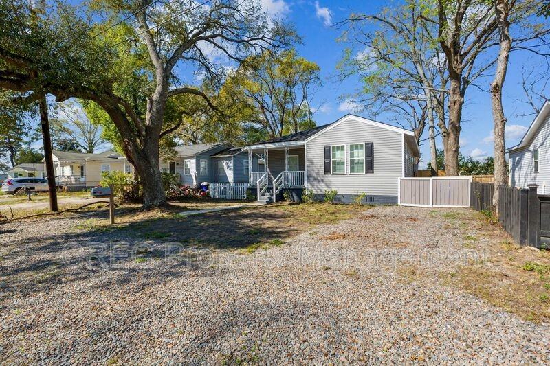 2925 Alabama Dr - Photo 4 of 33