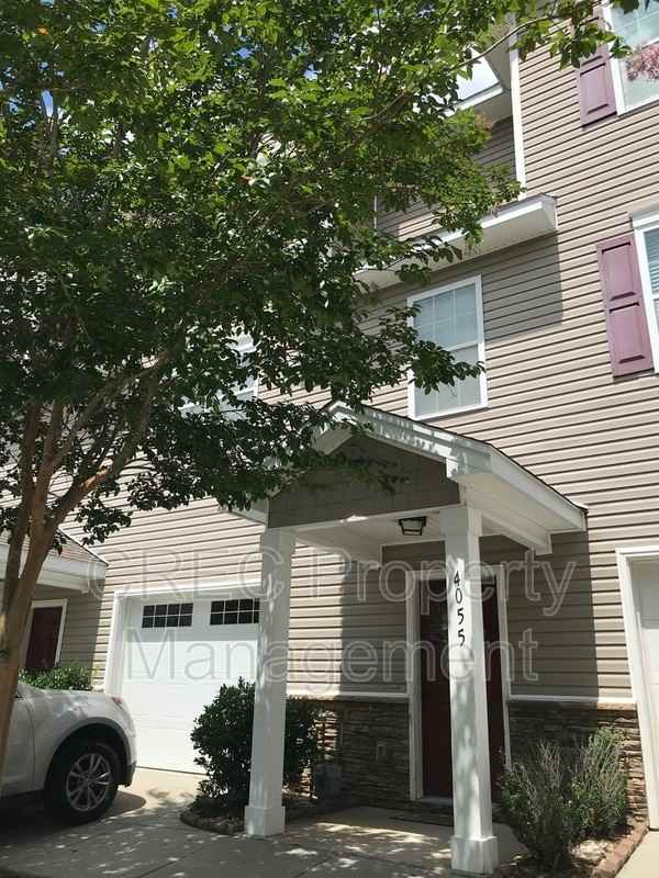 4055 Hartland St - Photo 3 of 31