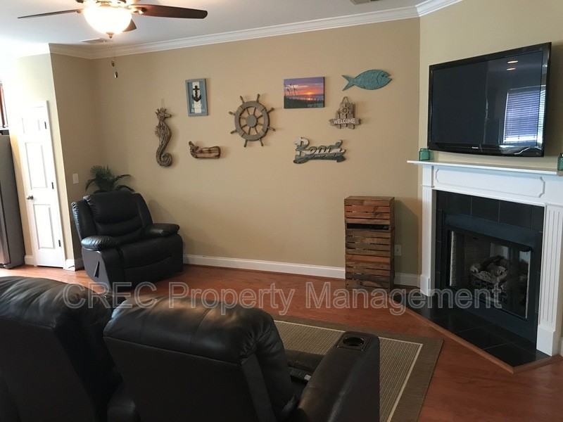 4055 Hartland St - Photo 7 of 31