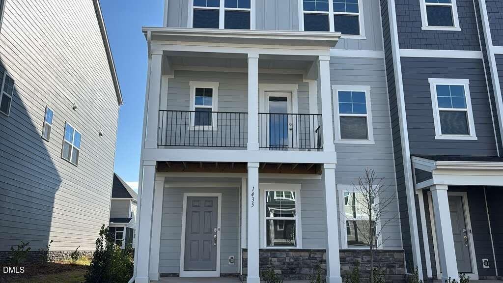 1435 Jay Rd - Photo 2 of 45