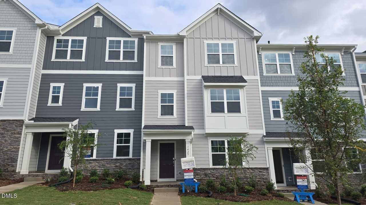 1435 Jay Rd - Photo 3 of 45