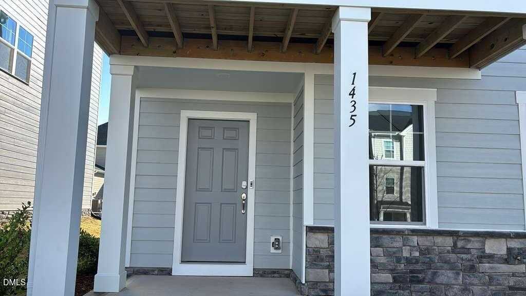 1435 Jay Rd - Photo 4 of 45