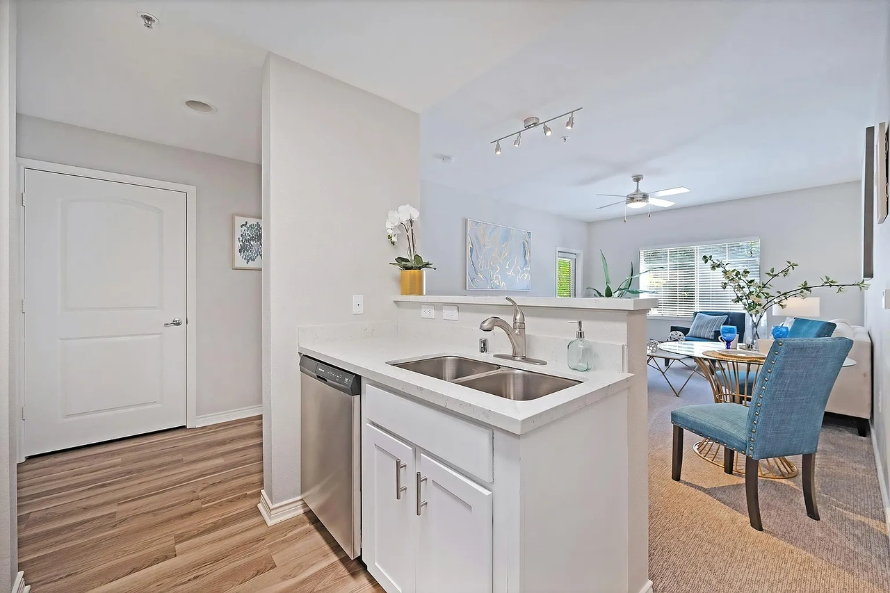 1350 Oak View Cir #U50H - Photo 4 of 13