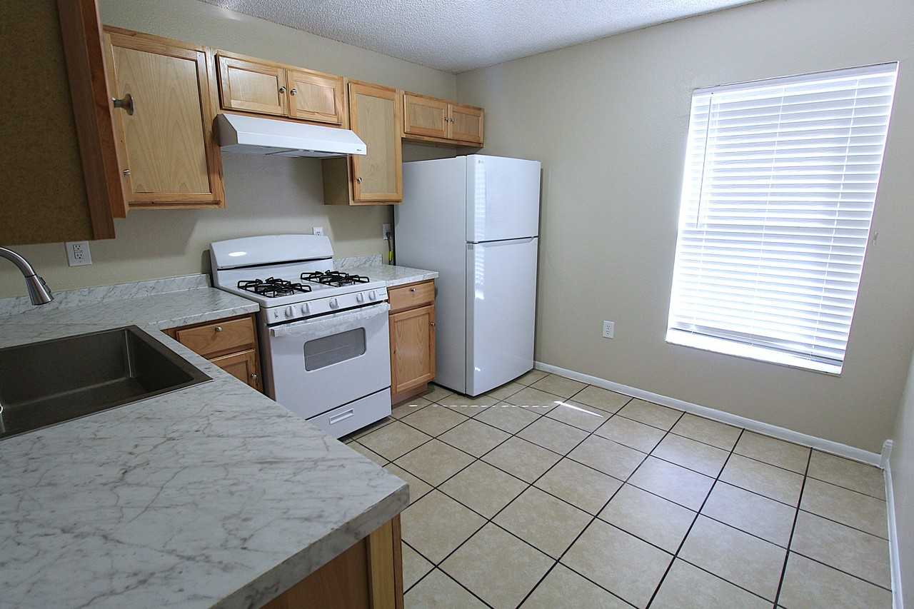 1604 27th Ave E - Photo 2 of 18