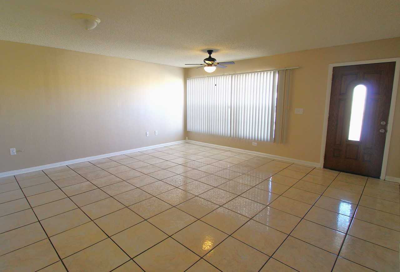 1604 27th Ave E - Photo 4 of 18