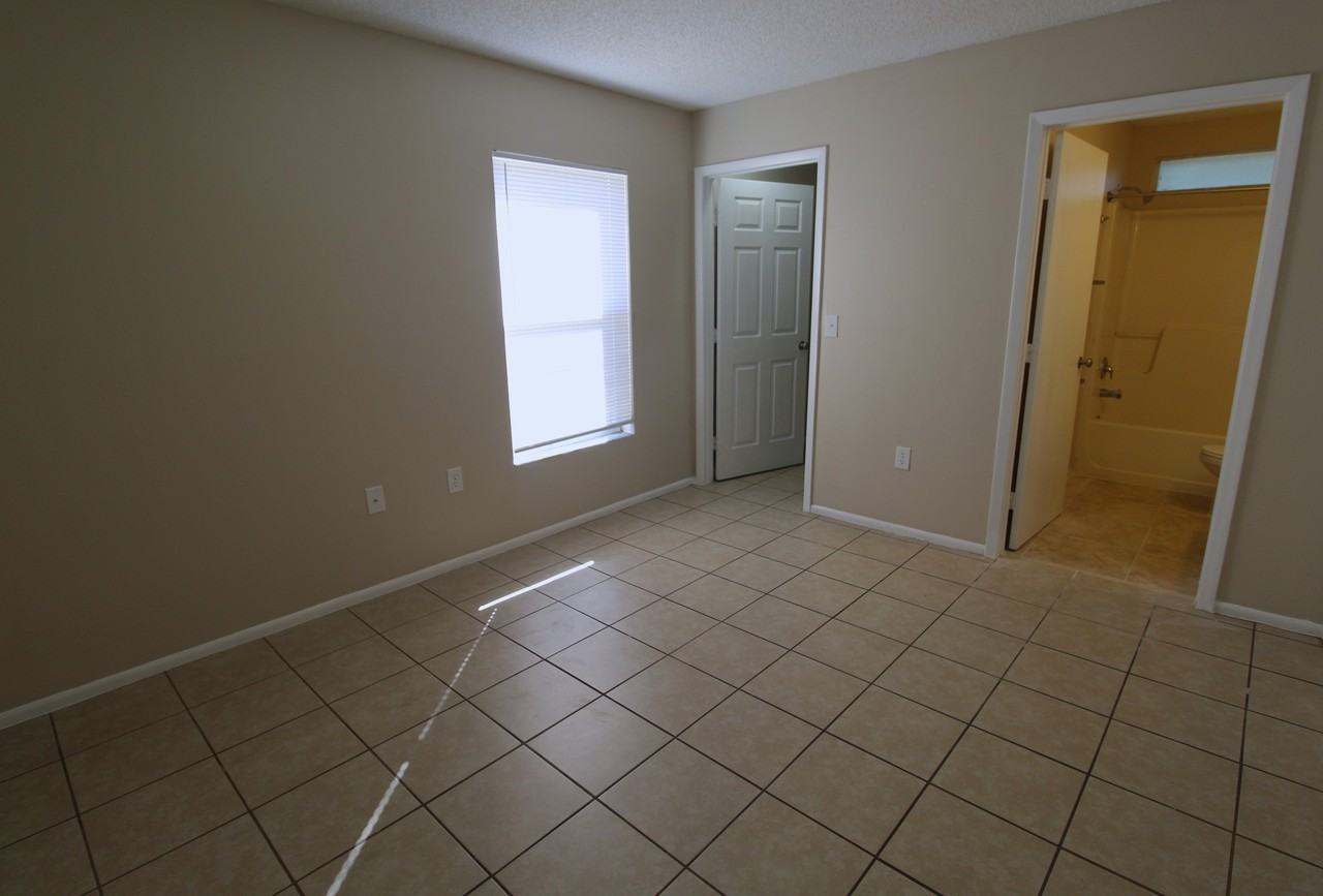 1604 27th Ave E - Photo 7 of 18