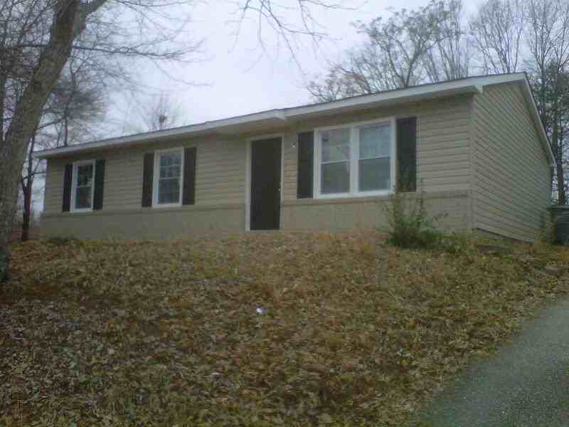 378 Vanderbilt Rd - Photo 2 of 11