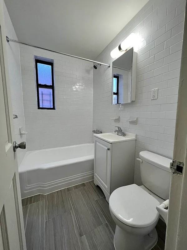 317 E 83Rd St - Photo 3 of 10