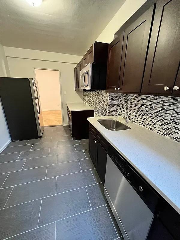 317 E 83Rd St - Photo 4 of 10