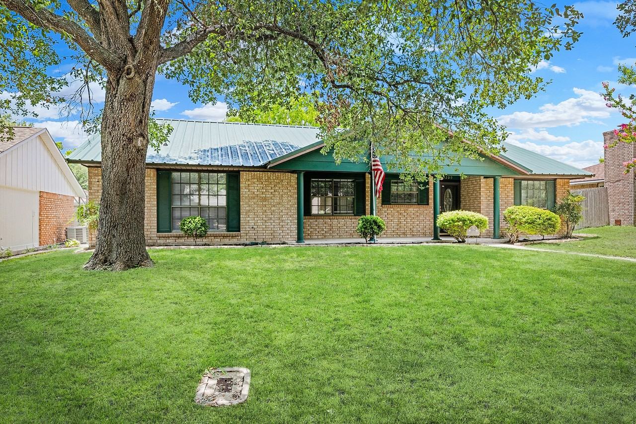 2209 Winchester Dr - Photo 3 of 28