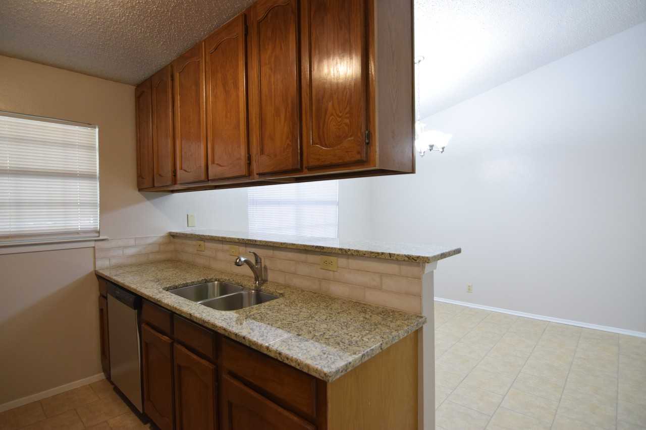 2209 Winchester Dr - Photo 6 of 28