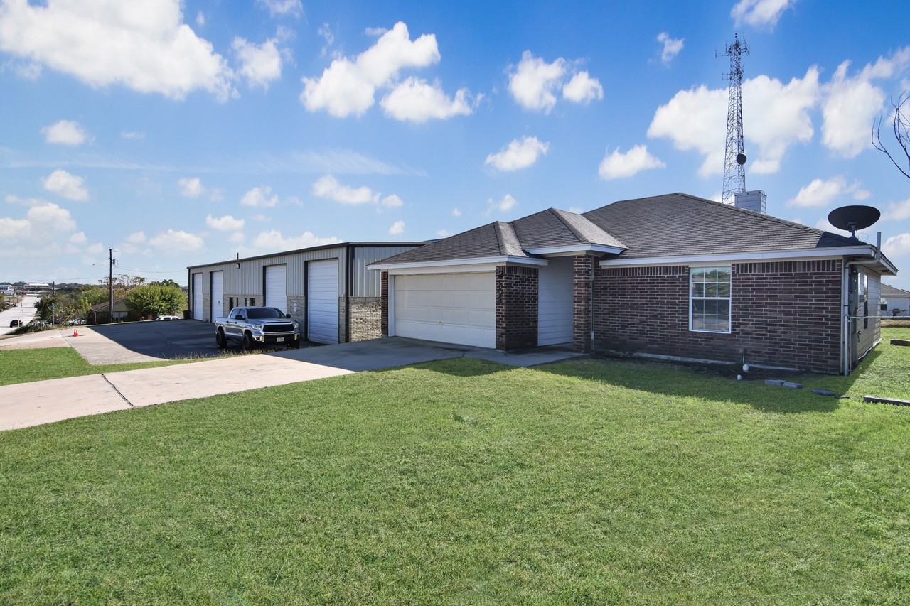 2509 Saulsbury Dr - Photo 2 of 20