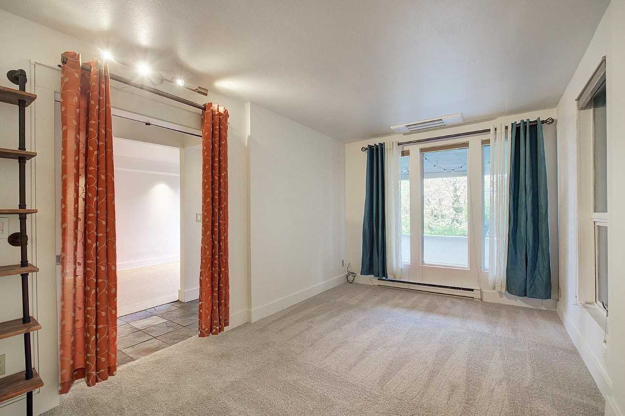 1038 Lakeview Boulevard East - Photo 5 of 20