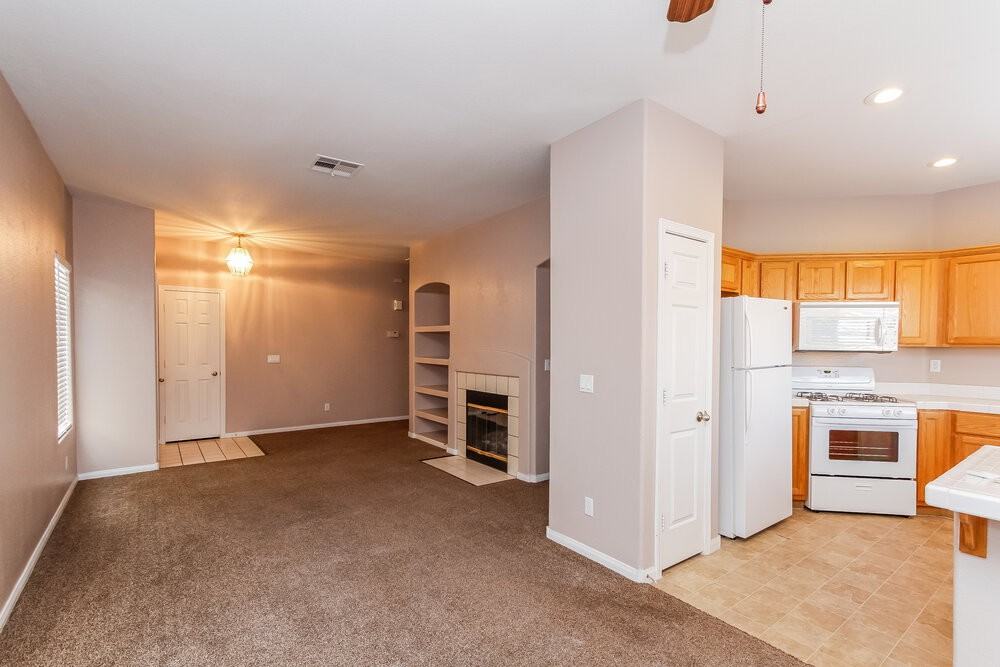 1070 Warm Canyon Way - Photo 4 of 15