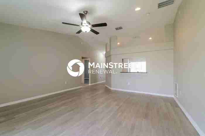 1040 Condor Dr - Photo 2 of 16