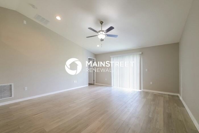 1040 Condor Dr - Photo 4 of 16