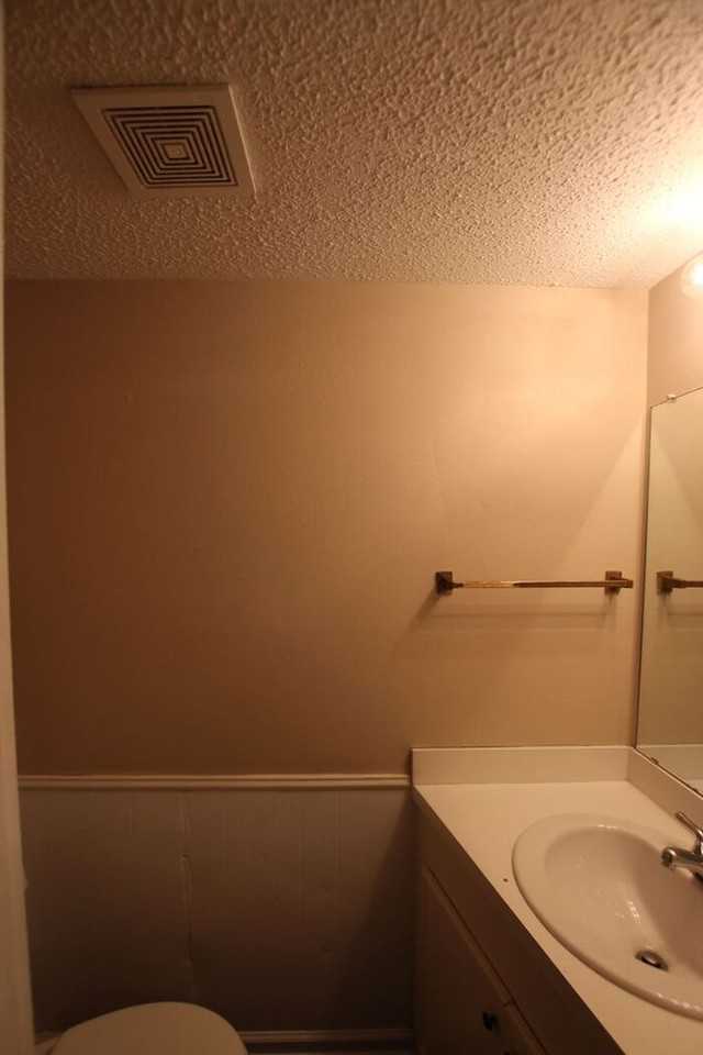 2510 Delmar Dr - Photo 4 of 50