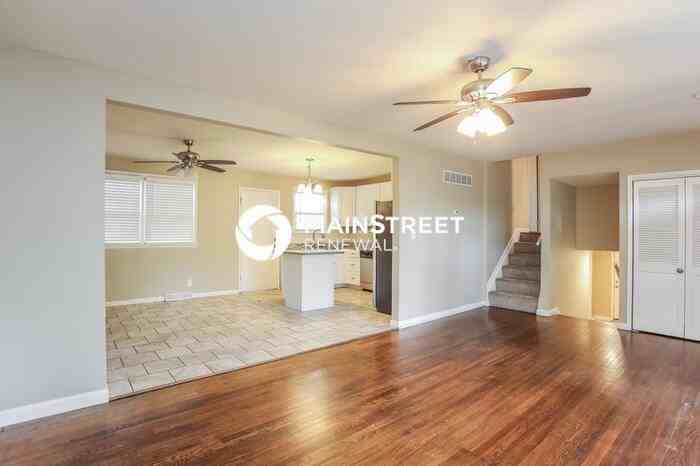 1006 Sw Lakeview Blvd - Photo 2 of 20