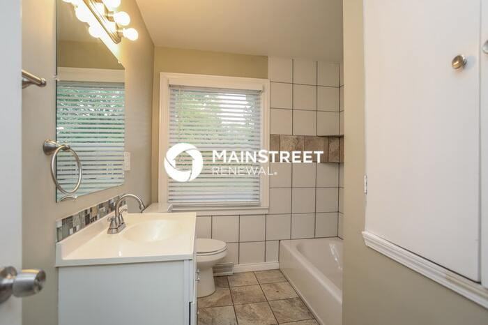 1006 Sw Lakeview Blvd - Photo 7 of 20