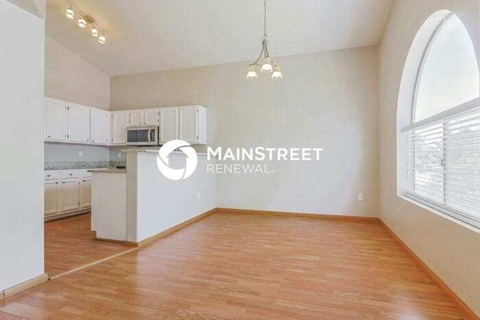 5062 W Fairview St - Photo 3 of 19