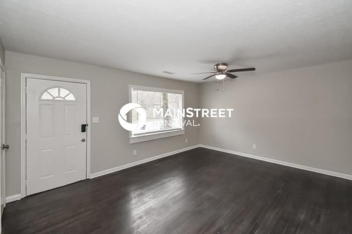 3803 Bakers Ferry Rd Sw - Photo 4 of 16