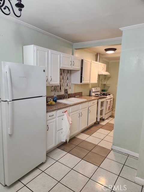 7437 Irvine Ave - Photo 6 of 10