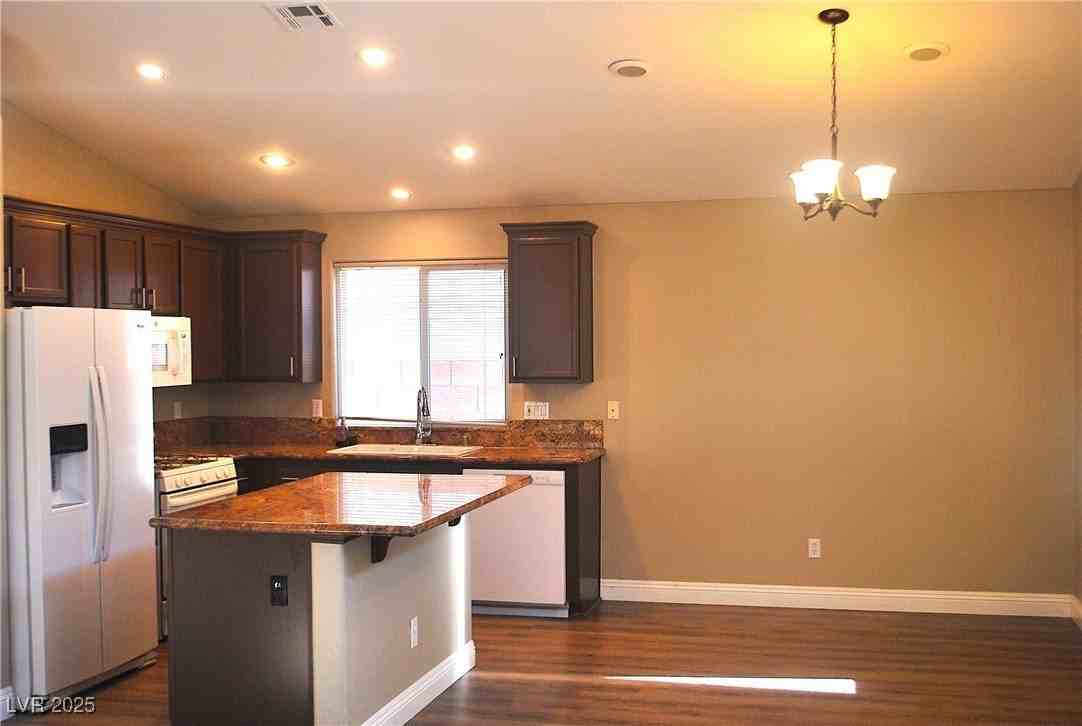 9955 Burton Lake Ct - Photo 5 of 31