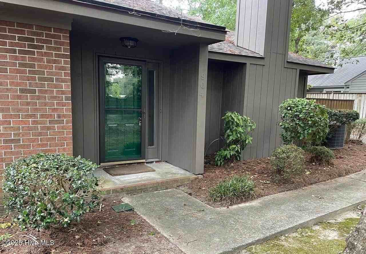 904 Persimmon Pl - Photo 2 of 13