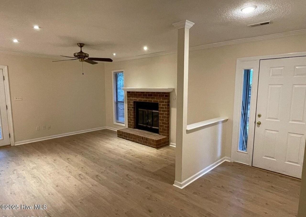 904 Persimmon Pl - Photo 3 of 13