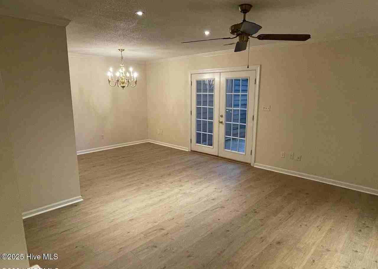 904 Persimmon Pl - Photo 4 of 13