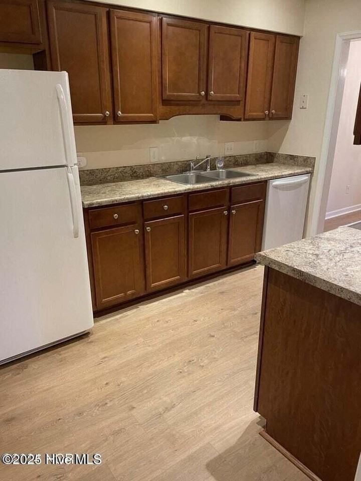 904 Persimmon Pl - Photo 5 of 13